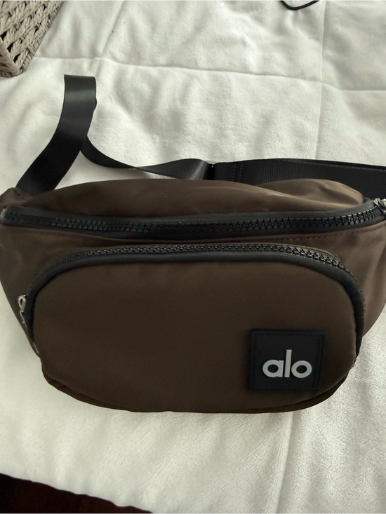 ALO Yoga Handbags - ALO Yoga  Explorer Fanny Pack Espresso